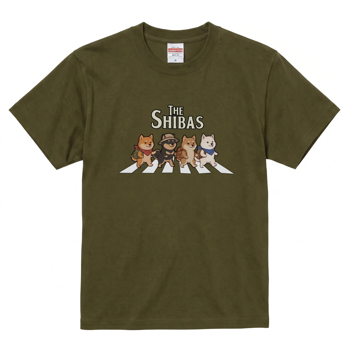 THE SHIBAS | 横断歩道 ゆるかわ 柴犬 キャンプ パロディTシャツ【犬好き・愛犬家・アウトドア・ギフトに最適】