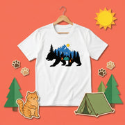 【熊のシルエット・山とキャンプ】おしゃれアウトドア白Tシャツ | CAMPMODE