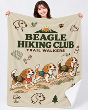 Beagle Trail Hiking Club ハイキングをするビーグルのイラスト | ブランケット