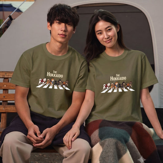 THE HOKKAIDO | 横断歩道 ゆるかわ プードル キャンプ パロディTシャツ【犬好き・愛犬家・アウトドア・ギフトに最適】