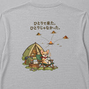 Chihuahua Solo Camp チワワ「ひとりで来た。ひとりじゃなかった。」キャンプ 犬好き ロンT 長袖Tシャツ|バックプリント