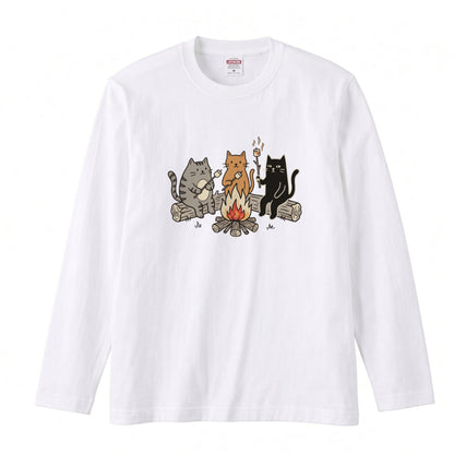 猫たちの焚き火マシュマロ 長袖Tシャツ