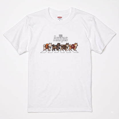 THE AKITAS | 横断歩道 ゆるかわ 秋田犬 キャンプ パロディTシャツ【犬好き・愛犬家・アウトドア・ギフトに最適】