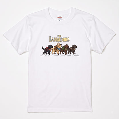 THE LABRADORS 横断歩道 キャンプ ゆるかわ Tシャツ 【犬好き・愛犬家・アウトドア・ギフトに最適】