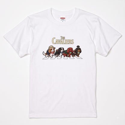 THE CAVALIERS 横断歩道 キャンプ ゆるかわ Tシャツ 【犬好き・愛犬家・アウトドア・ギフトに最適】