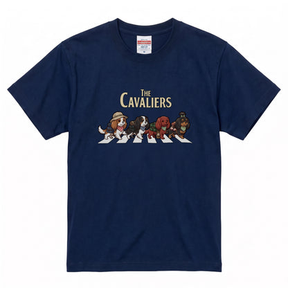 THE CAVALIERS 横断歩道 キャンプ ゆるかわ Tシャツ 【犬好き・愛犬家・アウトドア・ギフトに最適】