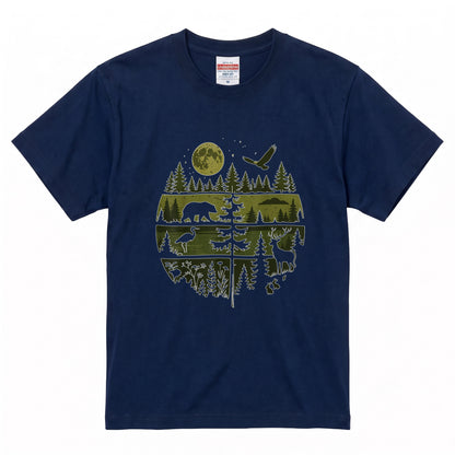 【Wildlife Forest Animals】月夜の森と野生動物 アート層グラフィック 白Tシャツ | CAMPMODE