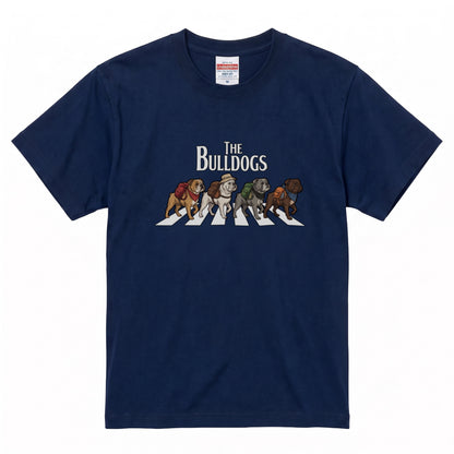 THE BULLDOGS | 横断歩道 ゆるかわ ブルドッグ キャンプ パロディTシャツ【犬好き・愛犬家・アウトドア・ギフトに最適】