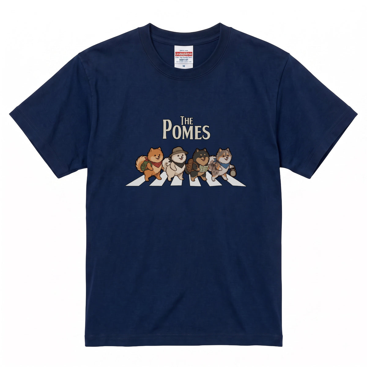 THE POMES | 横断歩道 ゆるかわ ポメラニアン キャンプ パロディTシャツ【犬好き・愛犬家・アウトドア・ギフトに最適】