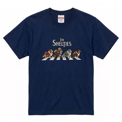 THE SHELTIES 横断歩道 キャンプ ゆるかわ Tシャツ 【犬好き・愛犬家・アウトドア・ギフトに最適】