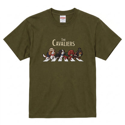 THE CAVALIERS 横断歩道 キャンプ ゆるかわ Tシャツ 【犬好き・愛犬家・アウトドア・ギフトに最適】