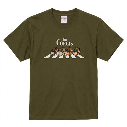 THE CORGIS | コーギー 横断歩道 ゆるかわパロディTシャツ【犬好き・愛犬家・ギフトに最適】
