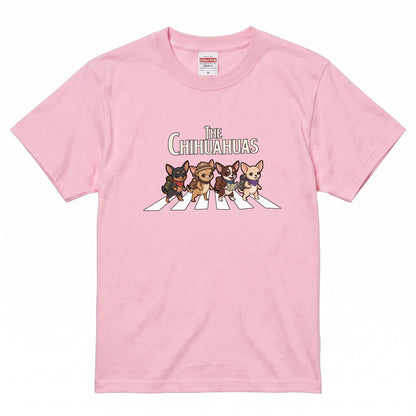 THE CHIHUAHUAS | 横断歩道 ゆるかわ チワワ キャンプ パロディTシャツ【犬好き・愛犬家・アウトドア・ギフトに最適】
