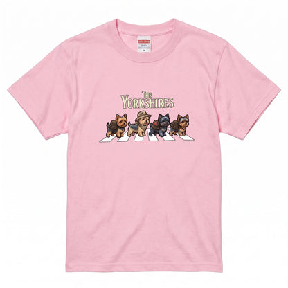 THE YORKSHIRES 横断歩道 キャンプ ゆるかわ Tシャツ 【犬好き・愛犬家・アウトドア・ギフトに最適】