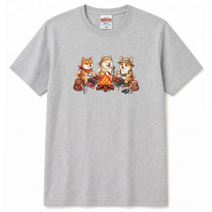 【柴犬・キャンプ＆BBQ】おしゃれな白Tシャツ | CAMPMODE