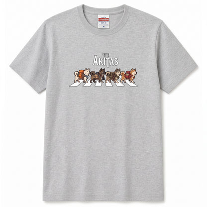 THE AKITAS | 横断歩道 ゆるかわ 秋田犬 キャンプ パロディTシャツ【犬好き・愛犬家・アウトドア・ギフトに最適】