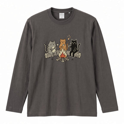 猫たちの焚き火マシュマロ 長袖Tシャツ