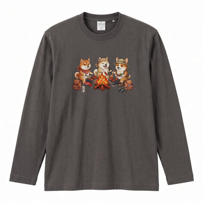 柴犬たちの焚き火BBQ 長袖Tシャツ