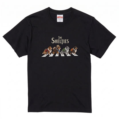 THE SHELTIES 横断歩道 キャンプ ゆるかわ Tシャツ 【犬好き・愛犬家・アウトドア・ギフトに最適】
