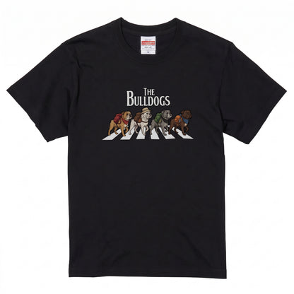 THE BULLDOGS | 横断歩道 ゆるかわ ブルドッグ キャンプ パロディTシャツ【犬好き・愛犬家・アウトドア・ギフトに最適】