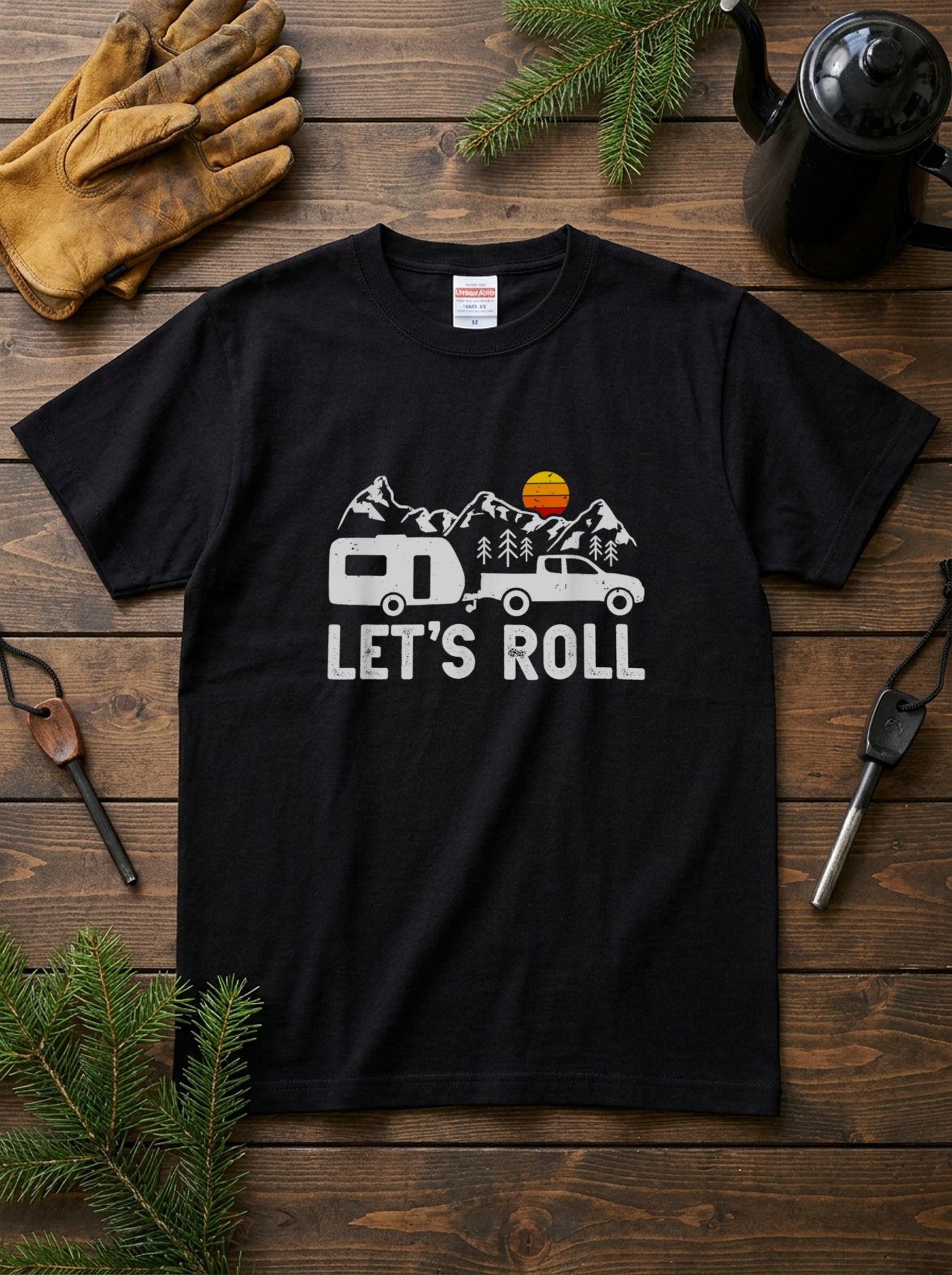 「LET'S ROLL」キャンピングトレーラー Tシャツ - 車中泊 ドライブ 服 | CAMPMODE