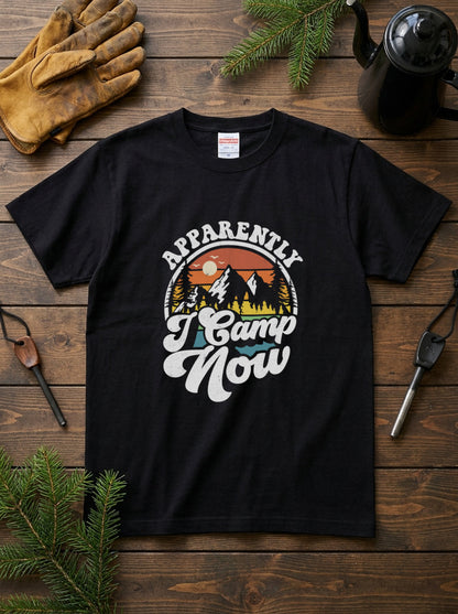 【Apparently I Camp Now】ヴィンテージサンセット 山脈アウトドア黒Tシャツ | CAMPMODE