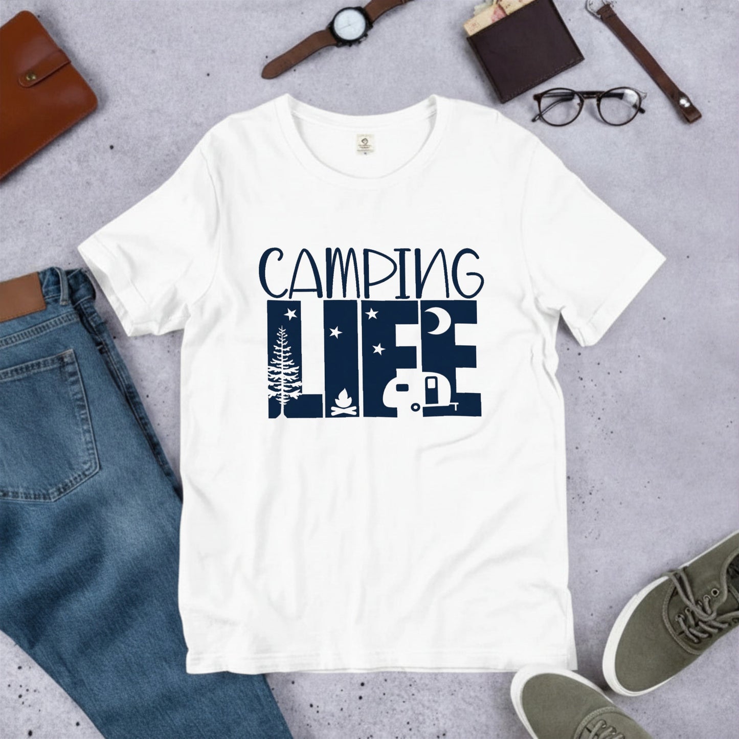 「CAMPING LIFE」キャンピングカー Tシャツ - 焚き火 トレーラーハウス イラスト | キャンプ 服