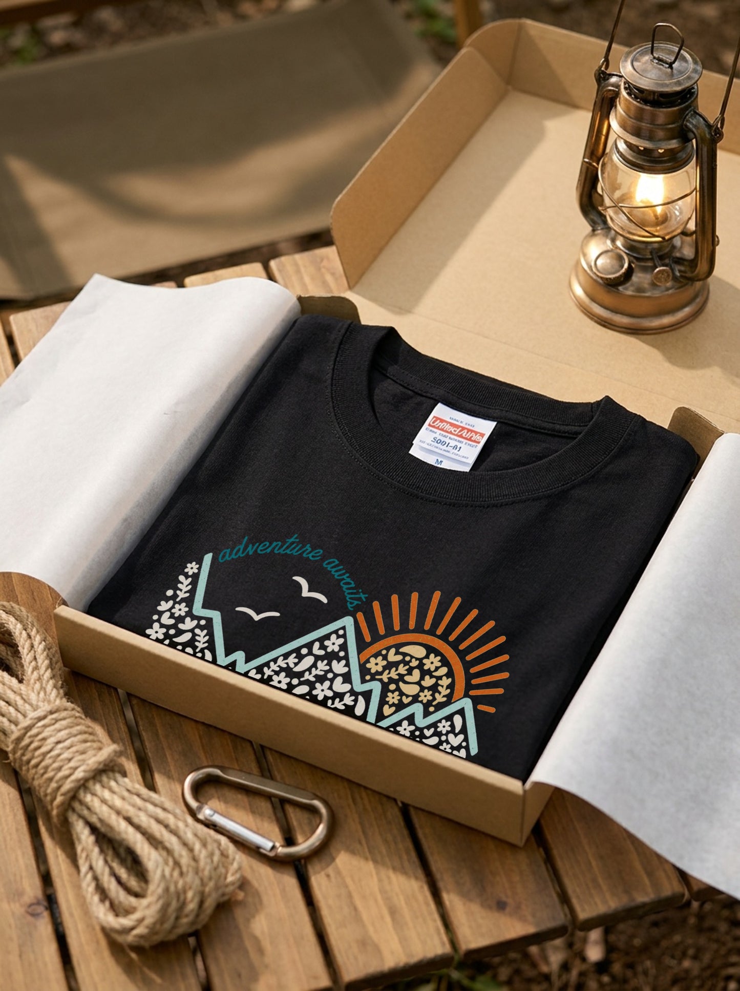 「冒険が待っている」Tシャツ｜アウトドア・キャンプTシャツ
