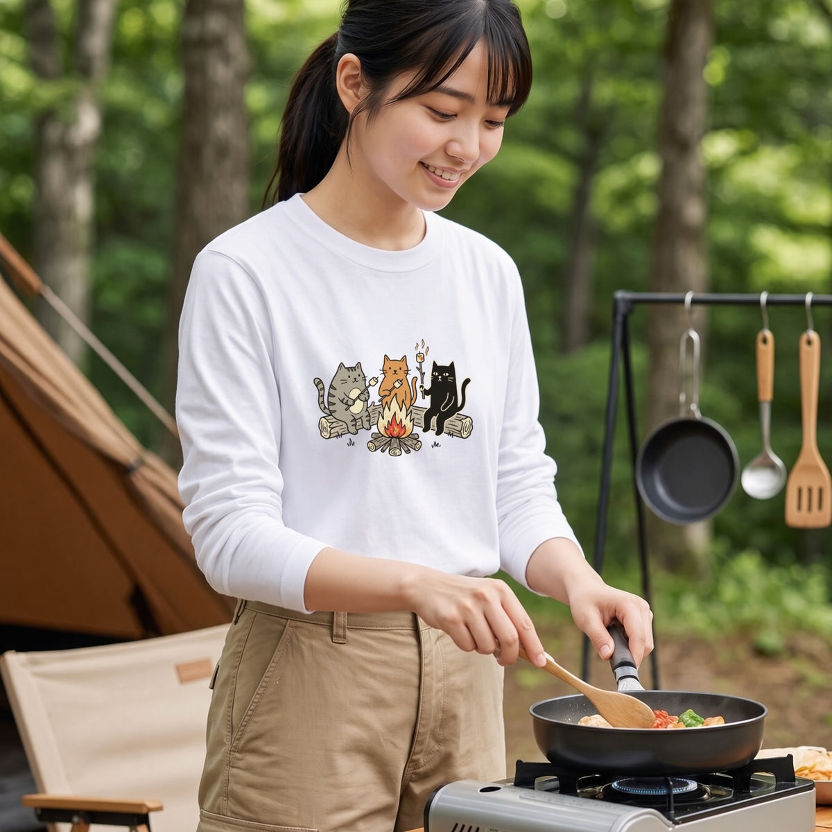 猫たちの焚き火マシュマロ 長袖Tシャツ