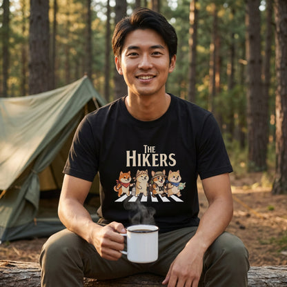 THE HIKERS DOGS | 横断歩道 ゆるかわ 柴犬 キャンプ パロディTシャツ【犬好き・愛犬家・アウトドア・ギフトに最適】