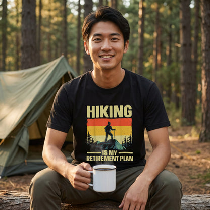 Hiking Is My Retirement Plan Tシャツ ｜ 登山・ハイキング・アウトドア・退職祝い・レトロに人気