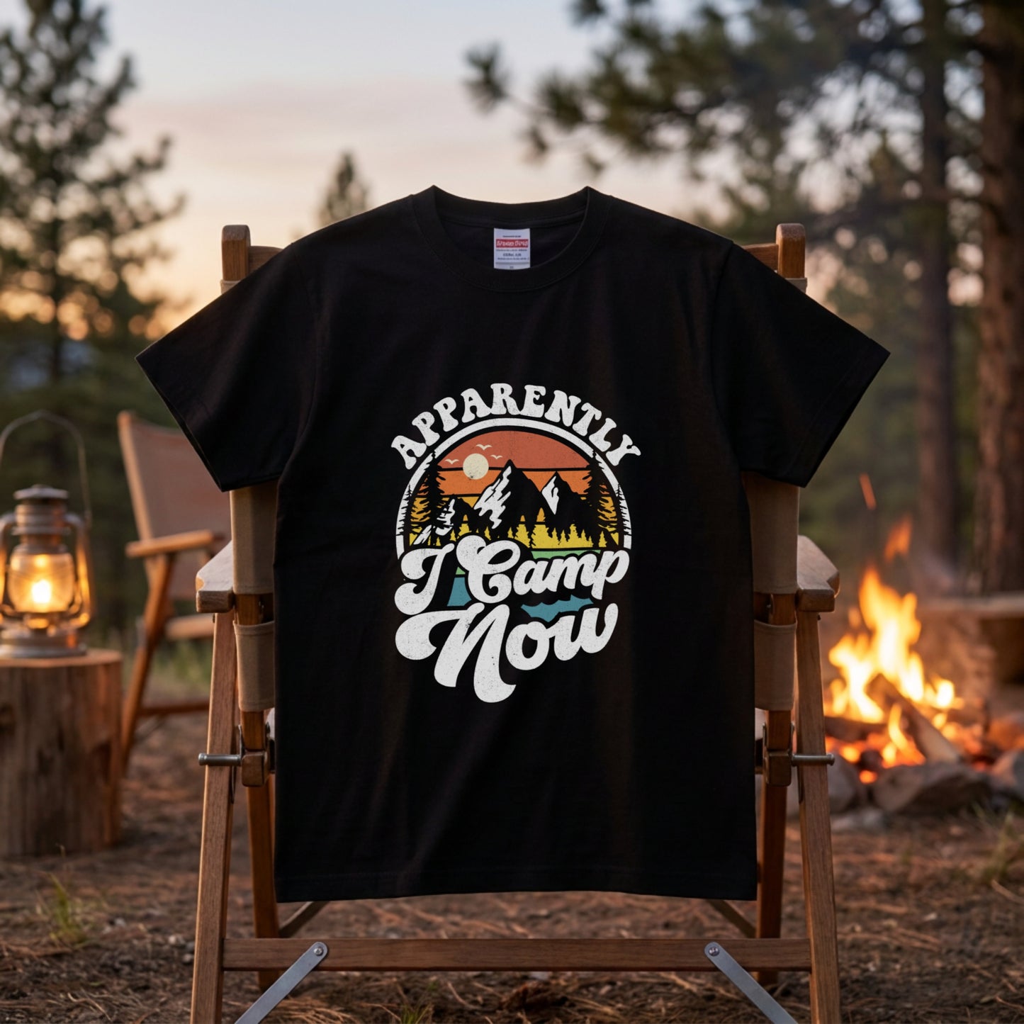 【Apparently I Camp Now】ヴィンテージサンセット 山脈アウトドア黒Tシャツ | CAMPMODE
