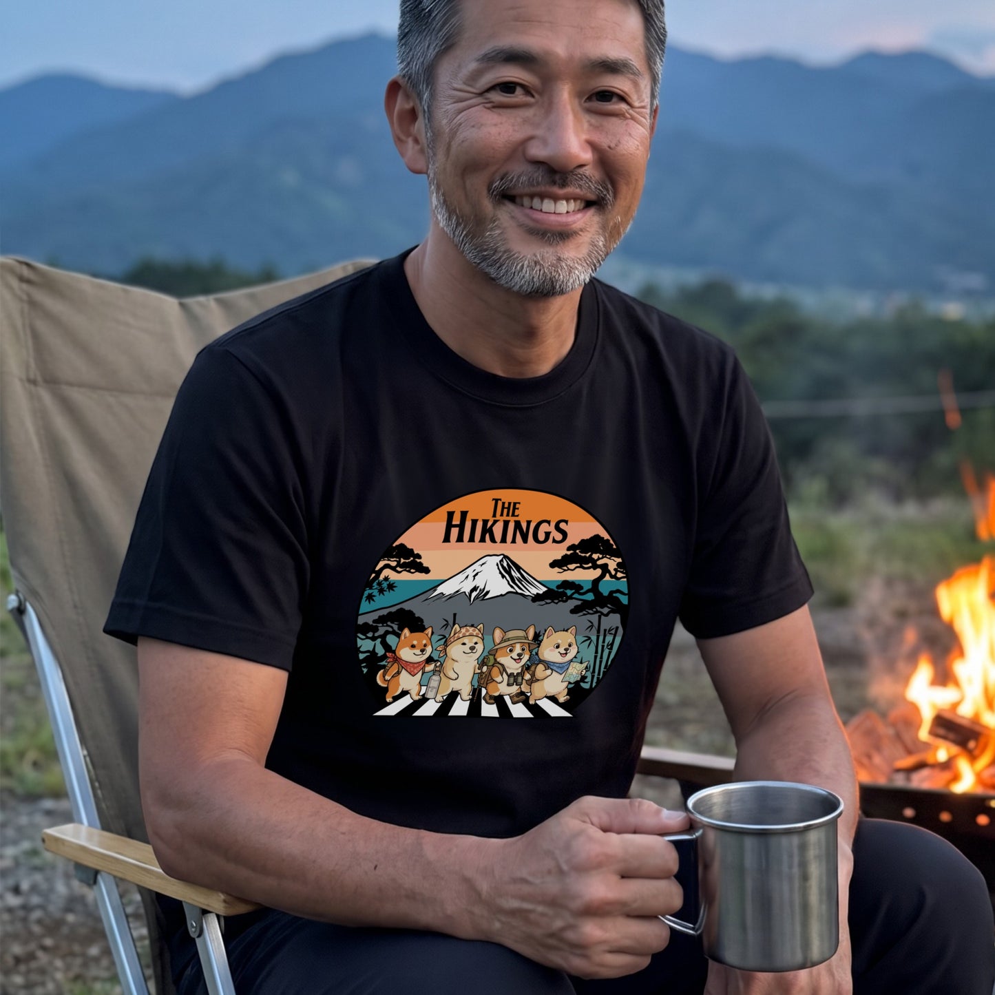 THE HIKINGS | 柴犬＆犬の仲間たち 富士山ハイキング Tシャツ【犬好き・アウトドア・ギフトに最適】