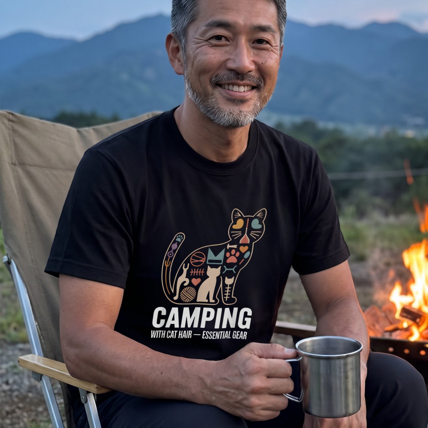 【猫の毛は必須ギア】CAMPING WITH CAT HAIR モザイク猫グラフィック黒Tシャツ | CAMPMODE