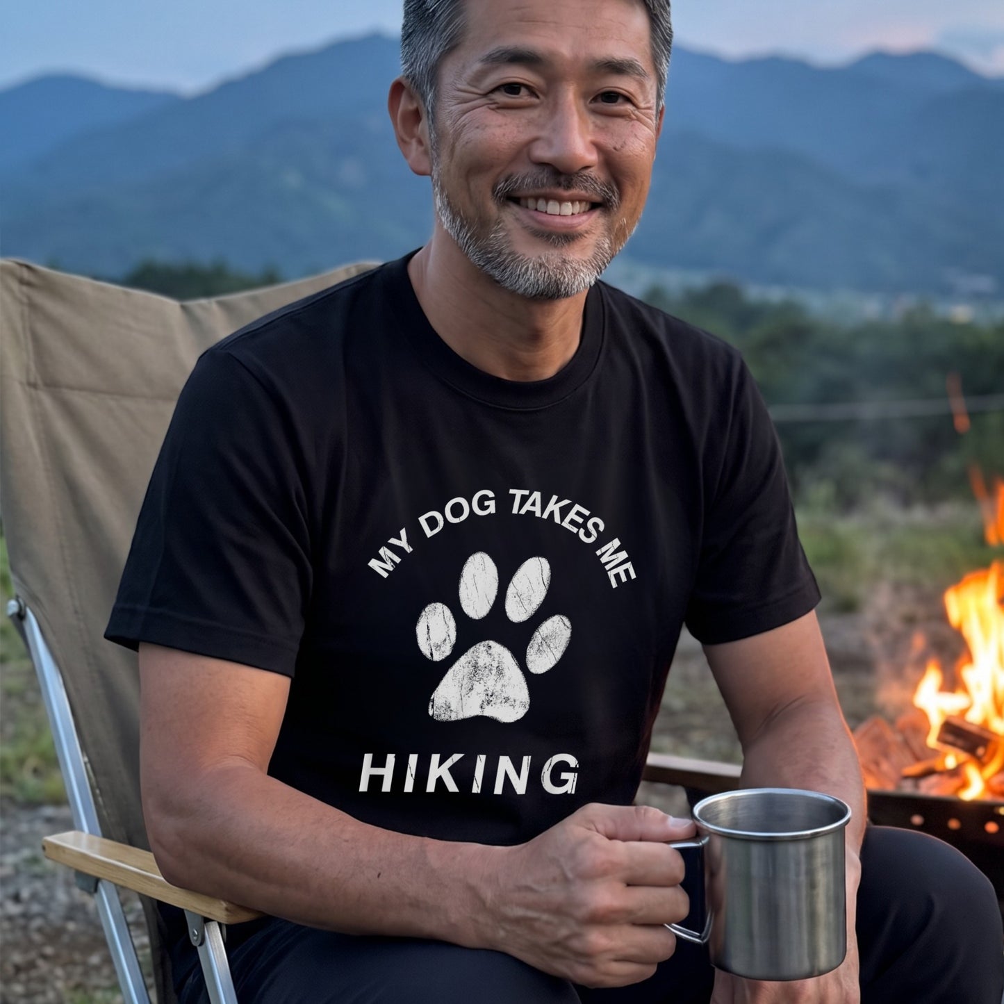 My Dog Takes Me Hiking Tシャツ ｜ 犬好き・愛犬・登山・ハイキング・アウトドアに人気