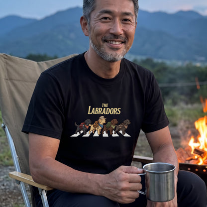 THE LABRADORS | 横断歩道 ゆるかわ プードル キャンプ パロディTシャツ【犬好き・愛犬家・アウトドア・ギフトに最適】