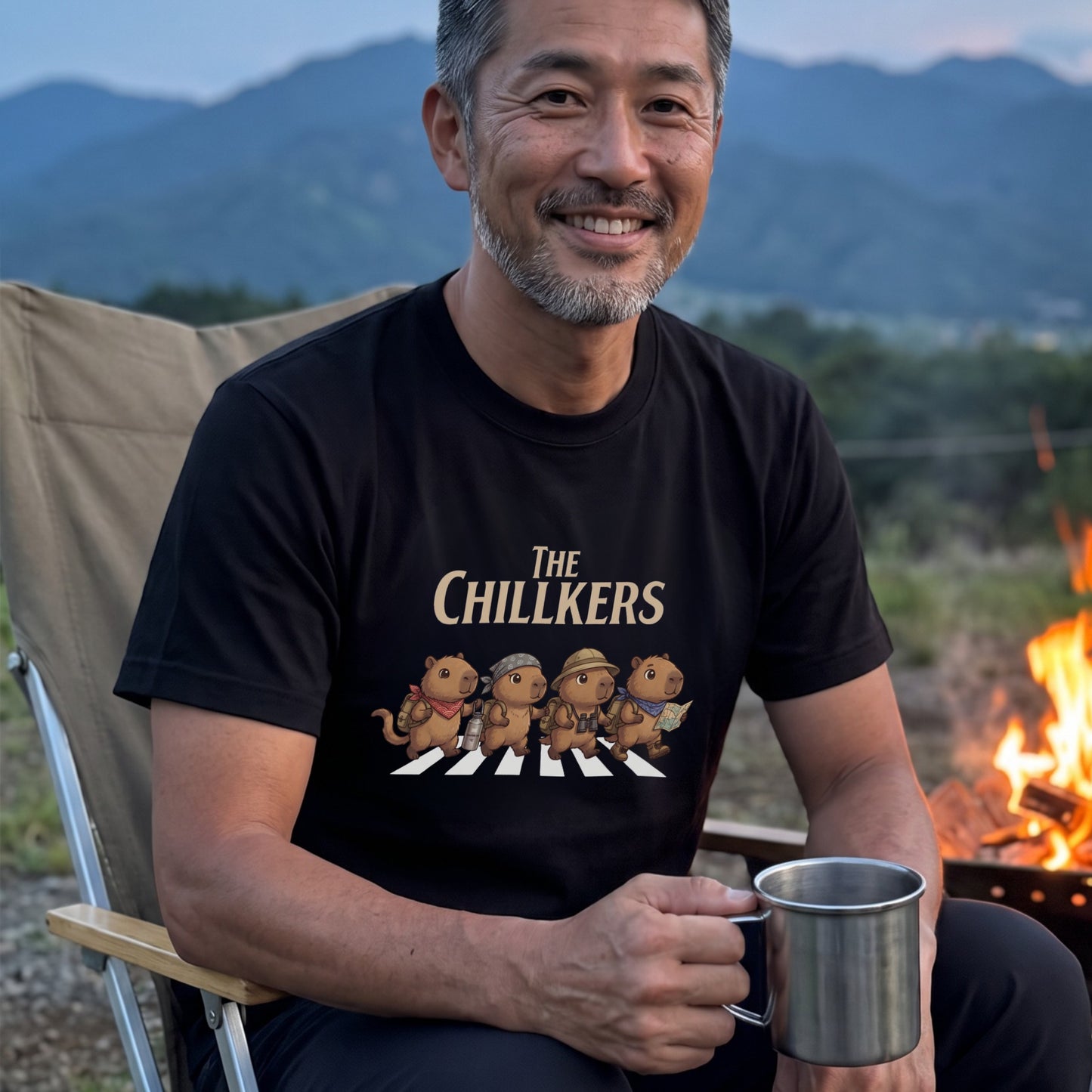 THE CHILLKERS | 横断歩道 ゆるかわ カピバラ キャンプ パロディTシャツ【カピバラ好き・アウトドア・ギフトに最適】