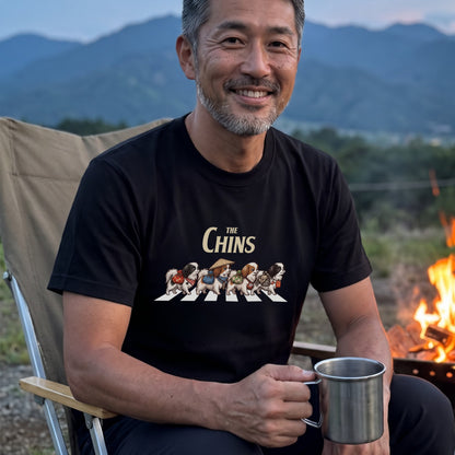 THE CHINS | 横断歩道 ゆるかわ プードル キャンプ パロディTシャツ【犬好き・愛犬家・アウトドア・ギフトに最適】