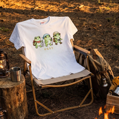 【ハイキング蛙】「かえろう」文字入りアウトドアTシャツ | CAMPMODE