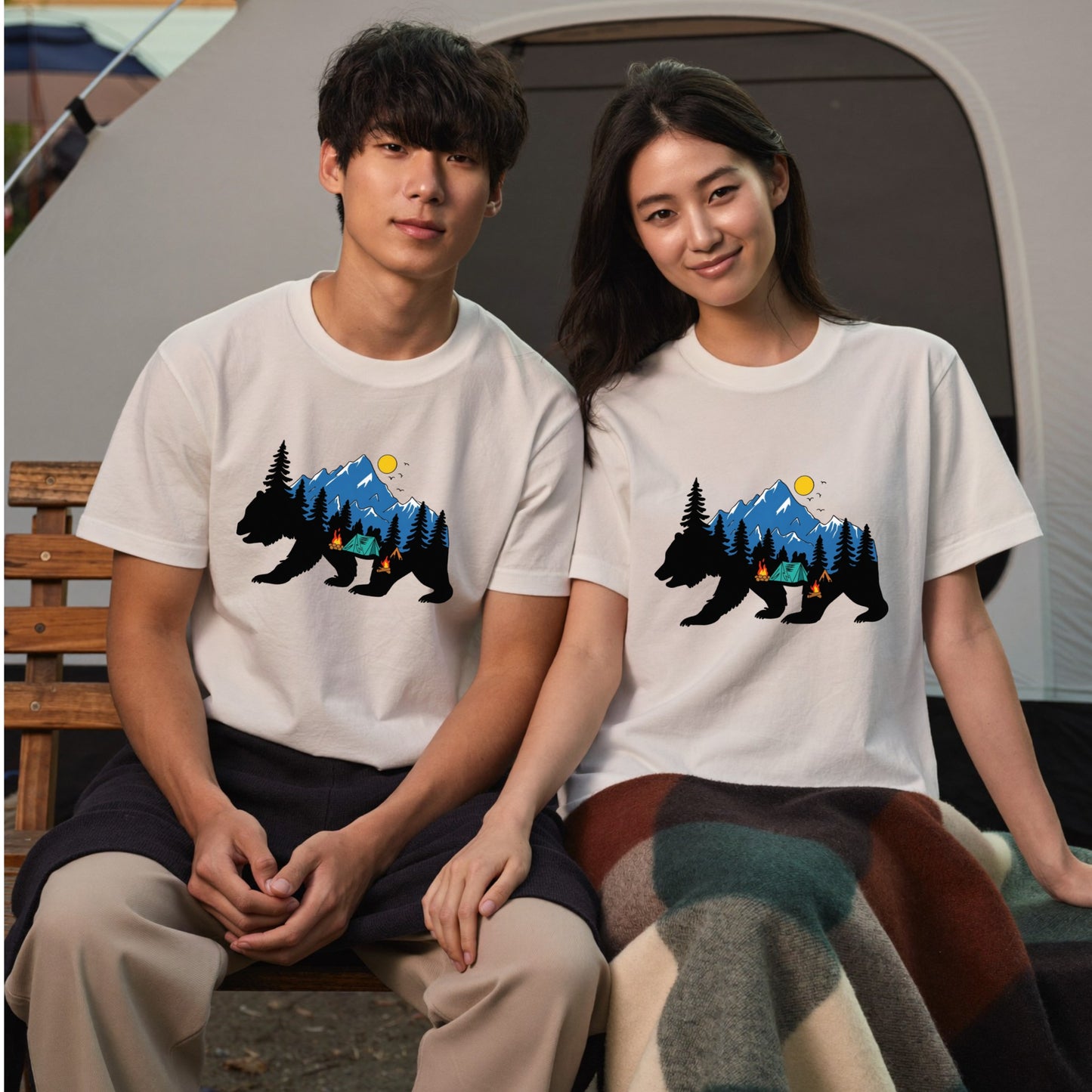 【熊のシルエット・山とキャンプ】おしゃれアウトドア白Tシャツ | CAMPMODE