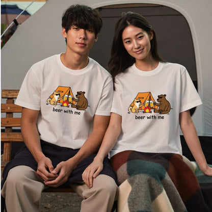 【ビールで乾杯・犬と熊】おしゃれキャンプ白Tシャツ | CAMPMODE