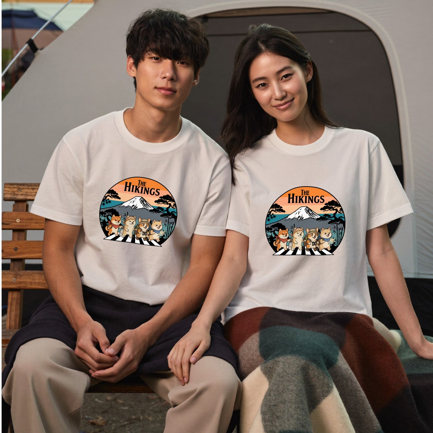 THE HIKINGS | 柴犬＆犬の仲間たち 富士山ハイキング Tシャツ【犬好き・アウトドア・ギフトに最適】