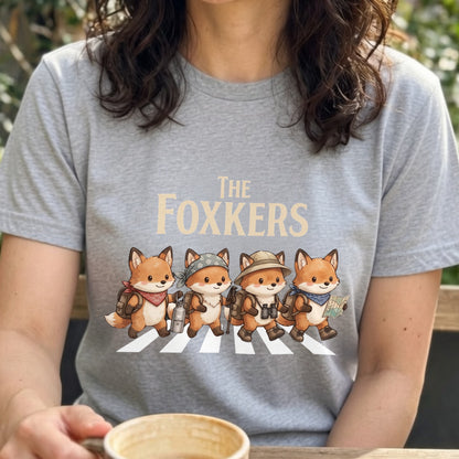 THE FOXKERS | 横断歩道 ゆるかわ キツネ キャンプ パロディTシャツ【狐好き・アウトドア・ギフトに最適】