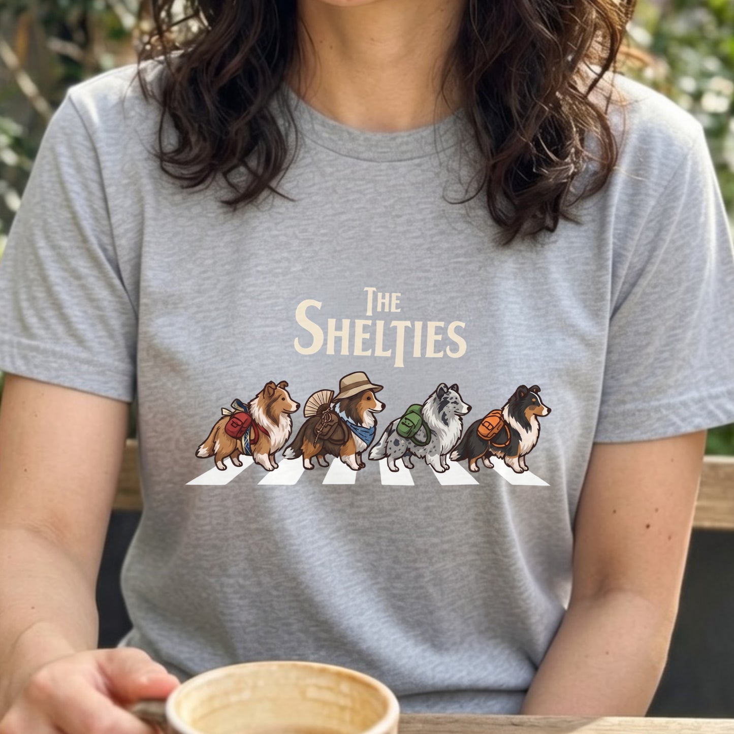 THE SHELTIES | 横断歩道 ゆるかわ プードル キャンプ パロディTシャツ【犬好き・愛犬家・アウトドア・ギフトに最適】