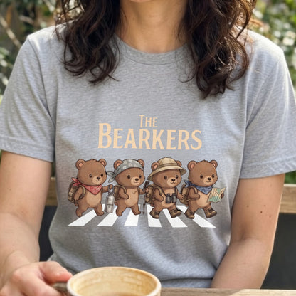 THE BEARKERS | 横断歩道 ゆるかわ クマ キャンプ パロディTシャツ【熊好き・アウトドア・ギフトに最適】