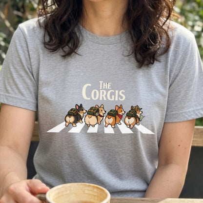 THE CORGIS | コーギー 横断歩道 ゆるかわパロディTシャツ【犬好き・愛犬家・ギフトに最適】
