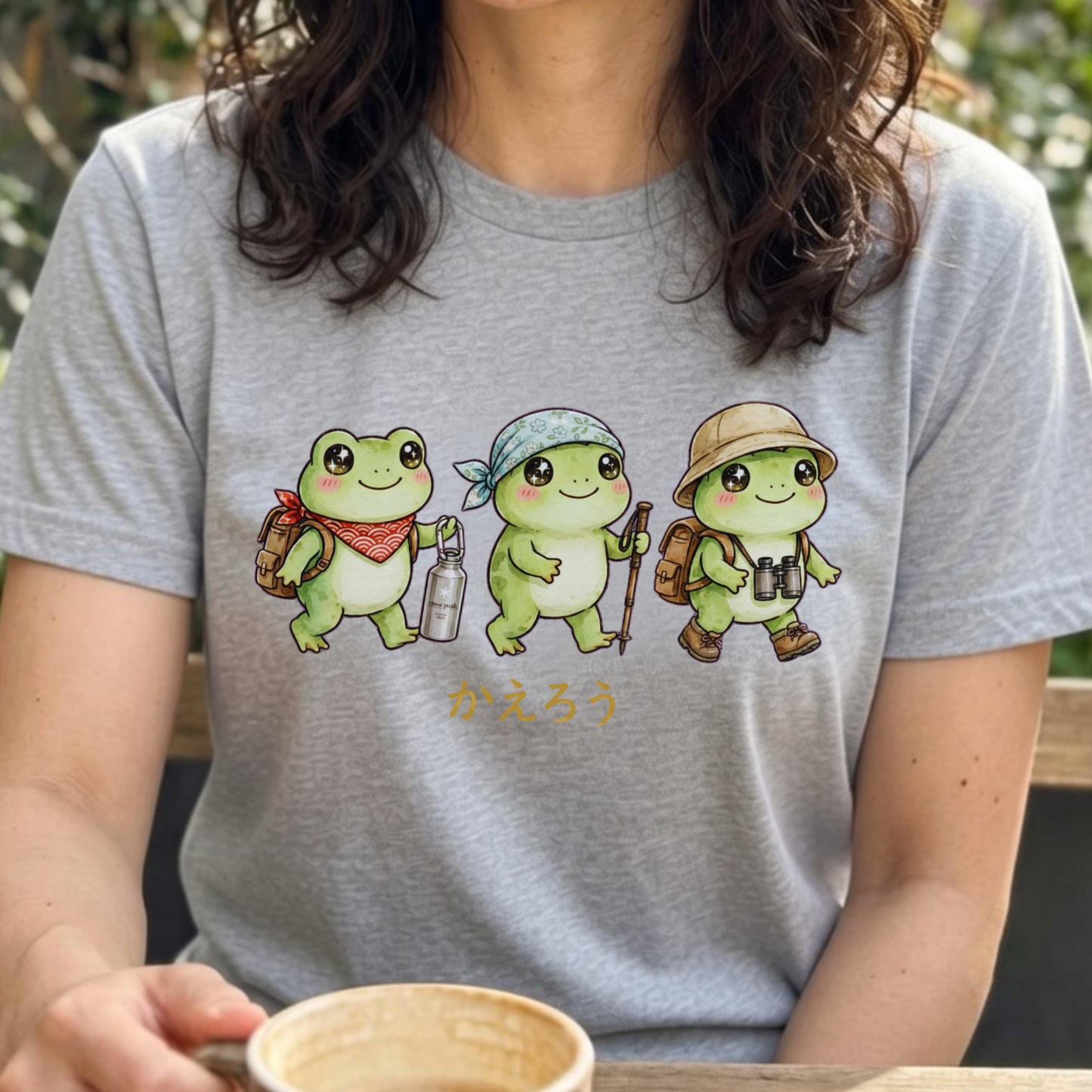 【ハイキング蛙】「かえろう」文字入りアウトドアTシャツ | CAMPMODE