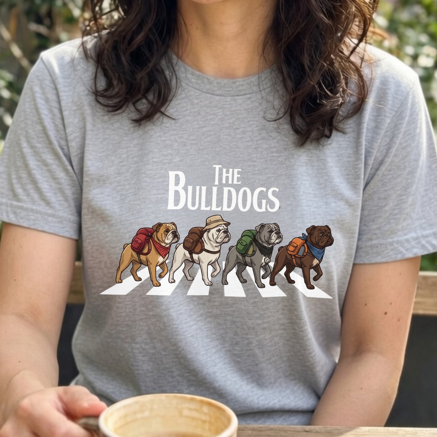 THE BULLDOGS | 横断歩道 ゆるかわ ブルドッグ キャンプ パロディTシャツ【犬好き・愛犬家・アウトドア・ギフトに最適】