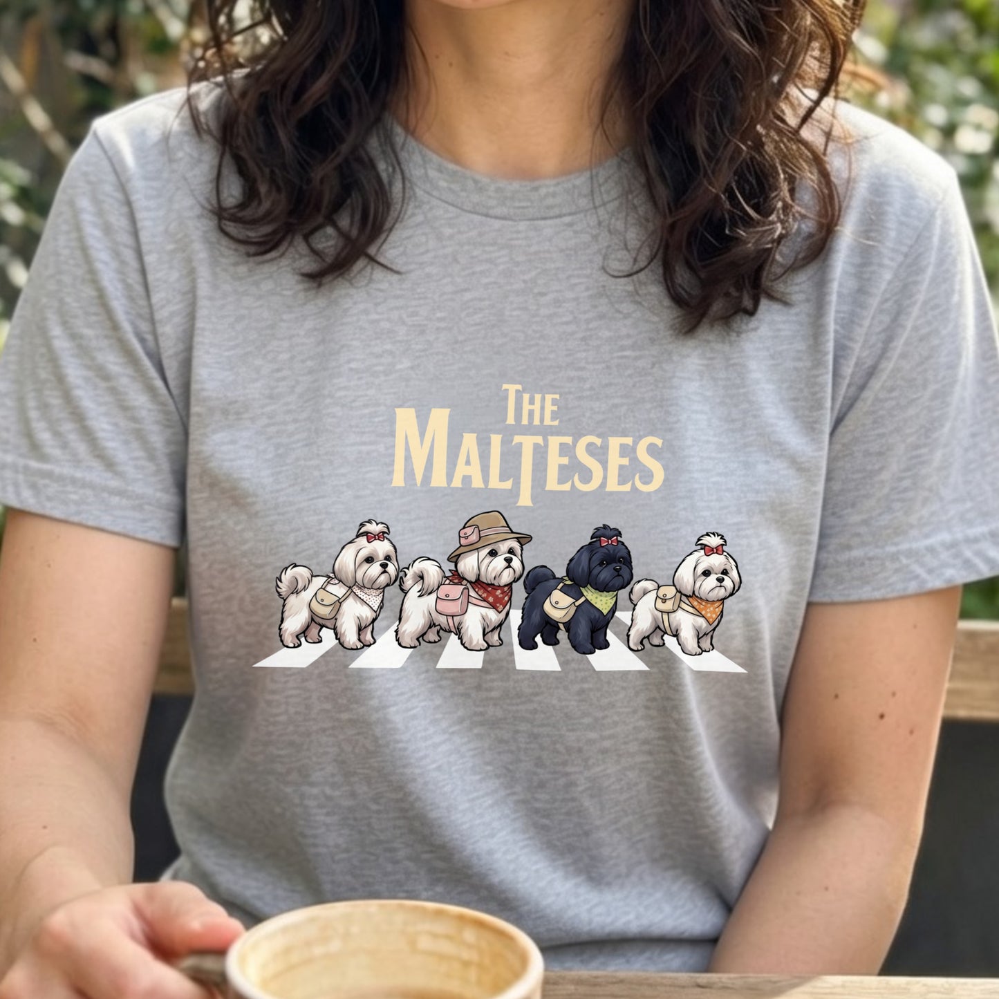 THE MALTESES | 横断歩道 ゆるかわ プードル キャンプ パロディTシャツ【犬好き・愛犬家・アウトドア・ギフトに最適】