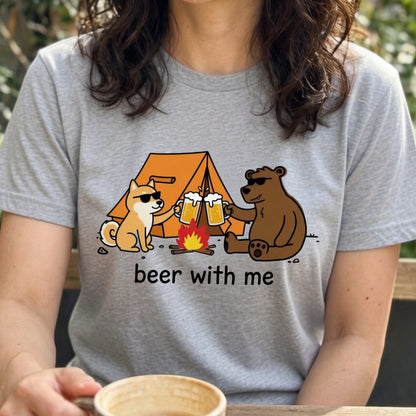 【ビールで乾杯・犬と熊】おしゃれキャンプ白Tシャツ | CAMPMODE